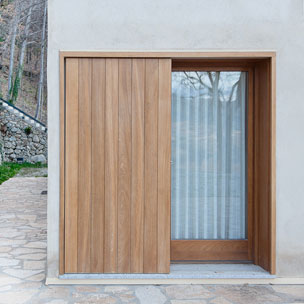Carpinteria BRAIPONT: Balconera de iroko con porticón corredero.