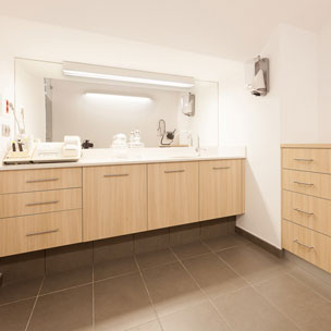 Carpinteria BRAIPONT: Muebles de laboratorio de farmacia.