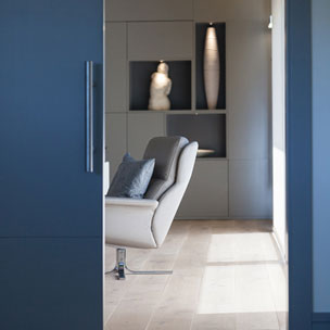 Fusteria BRAIPONT: Porta corredissa de mdf lacada.