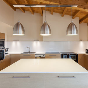 Fusteria BRAIPONT: Mobles de cuina de roure precompost i estiradors d'inox.